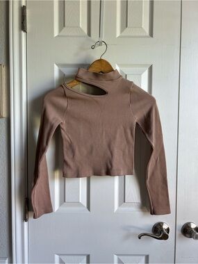 Dynamic Tan
Cutout Mock Neck Long Sleeve Ribbed Crop Top